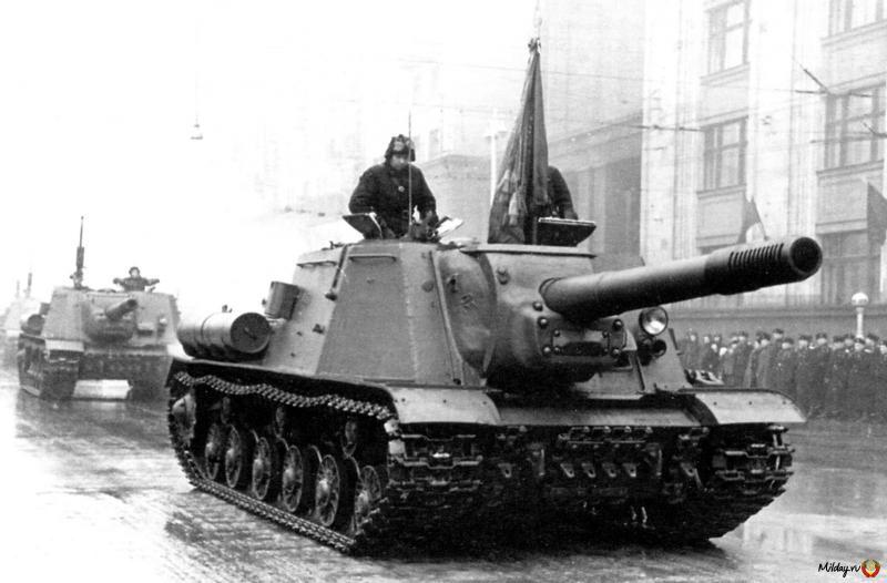 ИСУ-152 на Параде Победы 24 июня 1945