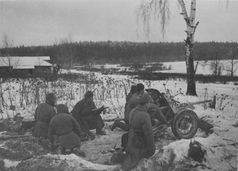 45-мм пушка. Под Москвой. Декабрь 1941