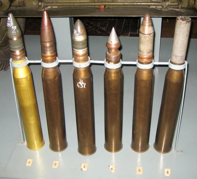Унитарные снаряды для ЗИС-2 (слева направо) УБР-271, УБР-271СП, УБР-271К, УБР-271П, УО-271У, УЩ-271