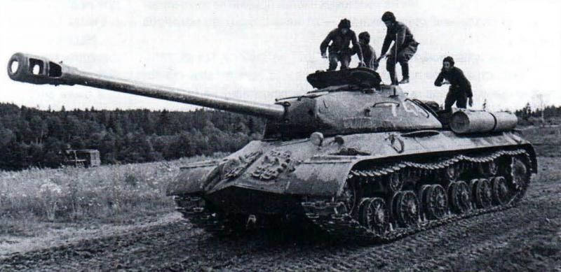 Экипаж танка ИС-3 на учениях