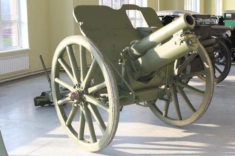 45-линейная (114-мм) скорострельная гаубица образца 1910 г. в экспозиции Музея отечественной военной истории