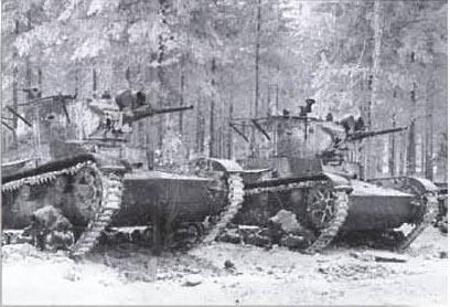 Взвод советских танков T-26 на исходной позиции перед атакой. 1939