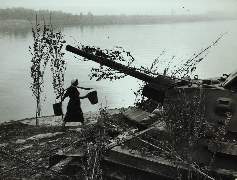 «В засаде». Средний танк Т-34-76. Август 1942. Фото Г. Зельма