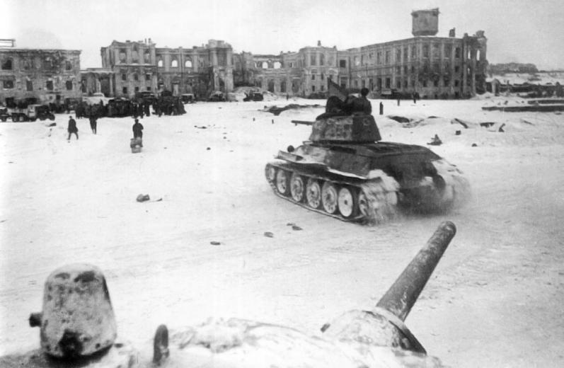 В день капитуляции германских войск в Сталинградской битве. Танки Т-34