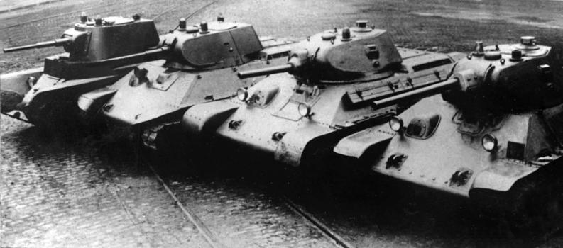 Довоенные танки производства завода № 183. Слева направо – БТ-7, А-20, Т-34 с пушкой Л-11, Т-34 с пушкой Ф-34
