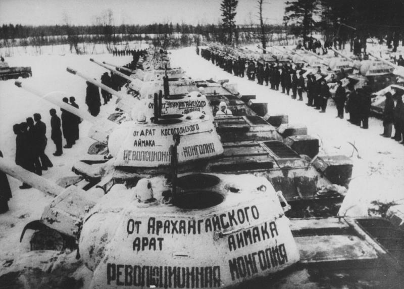 Торжественная передача танковой колонны «Революционная Монголия» воинам 112-й Краснознаменной танковой бригады. Январь 1943