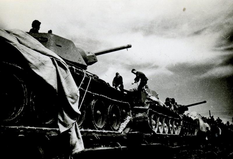 «Сталинград. Пришла техника».  Фото Г. Зельма. 1942