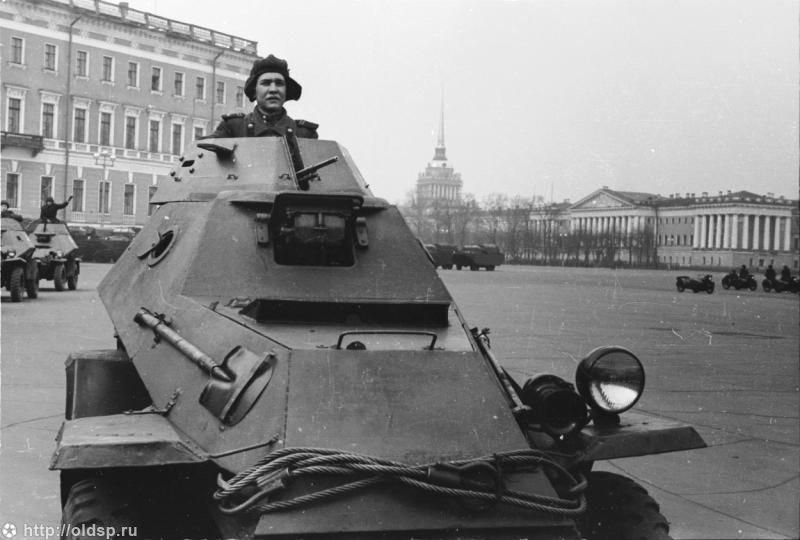 БА-64 1 мая 1945 года на Дворцовой площади Ленинграда