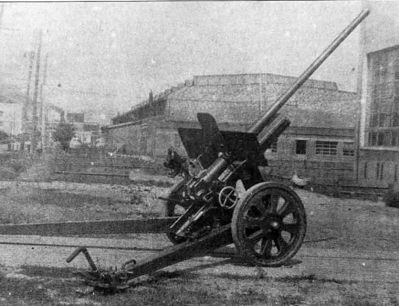 Ф-22 на испытаниях во дворе Горьковского завода № 92. Лето 1939