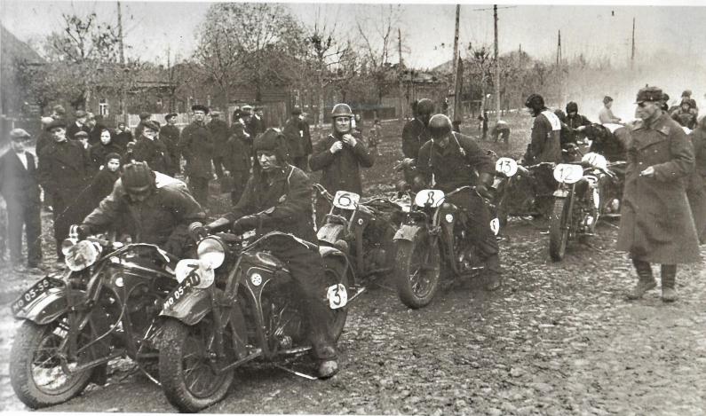 Мотогонки на Варшавском шоссее. Подольск. Октябрь 1938