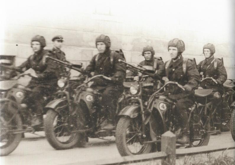 ПМЗ готовятся к параду на Красной площади. Ноябрь 1936