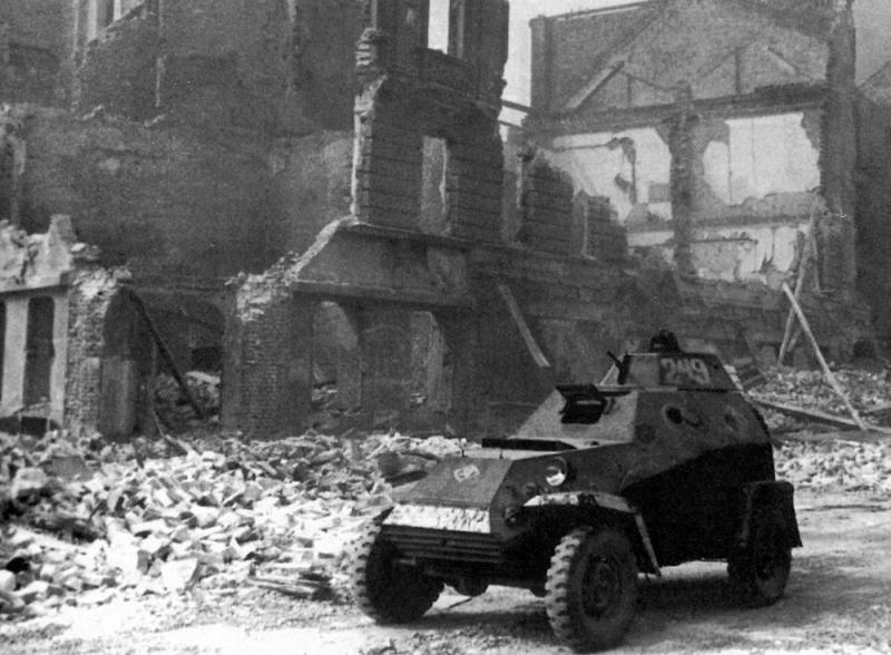 БА-64, разведывательный батальон 1-го гвардейского механизированного корпуса.  Вена, апрель – май 1945 года