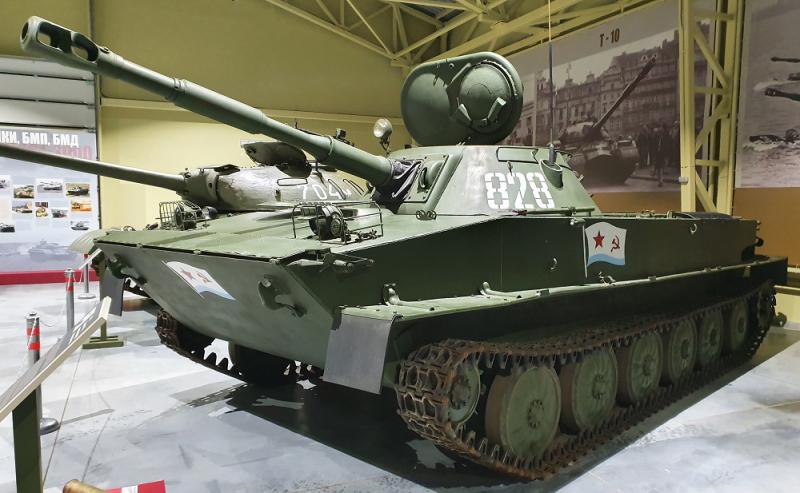 Танк ПТ-76 в Музее отечественной военной истории