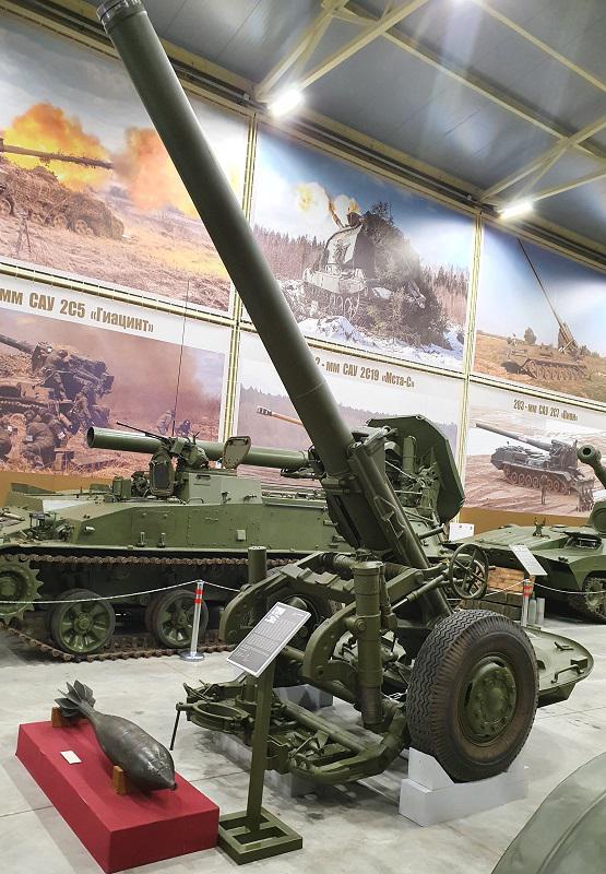 240-мм миномет М-240 в Музее отечественной военной истории