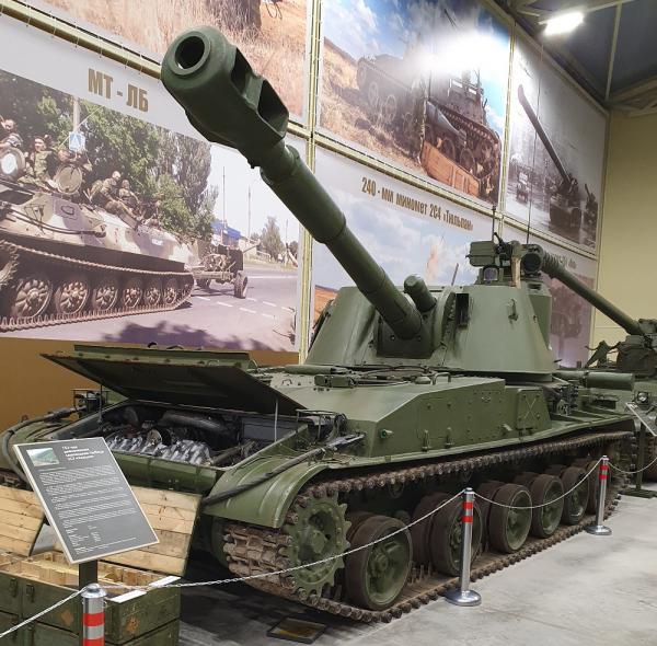 152-мм дивизионная самоходная гаубица 2С3 «Акация» в Музее отечественной военной истории