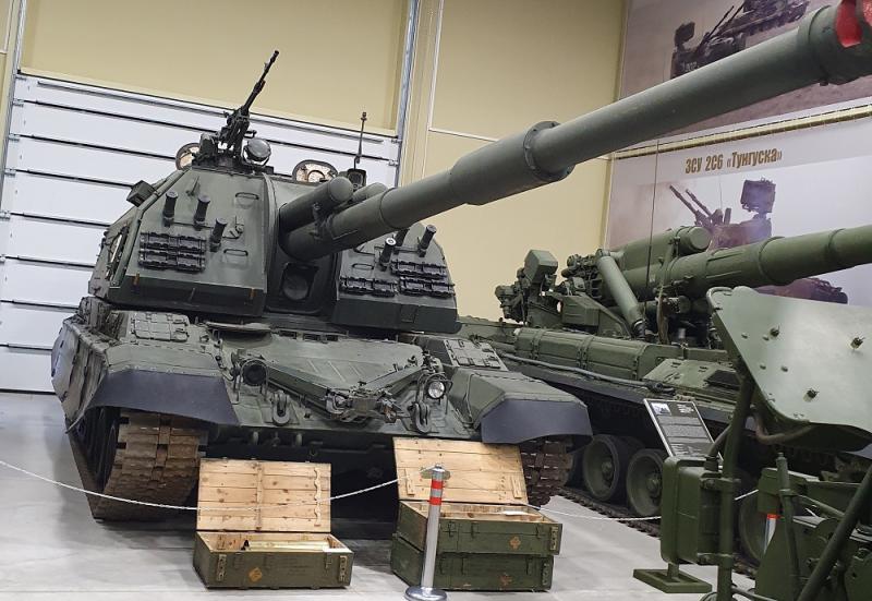 152-мм самоходная гаубица 2С19 «Мста-С» в Музее отечественной военной истории