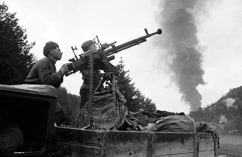 Крупнокалиберный пулемет Дегтярева-Шпагина ДШК в бою
