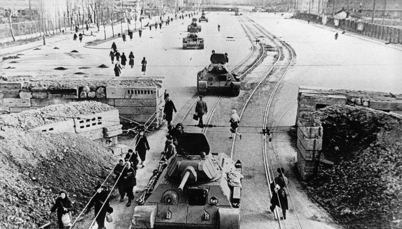 Т-34-76 на Московском проспекте в Ленинграде. 1941